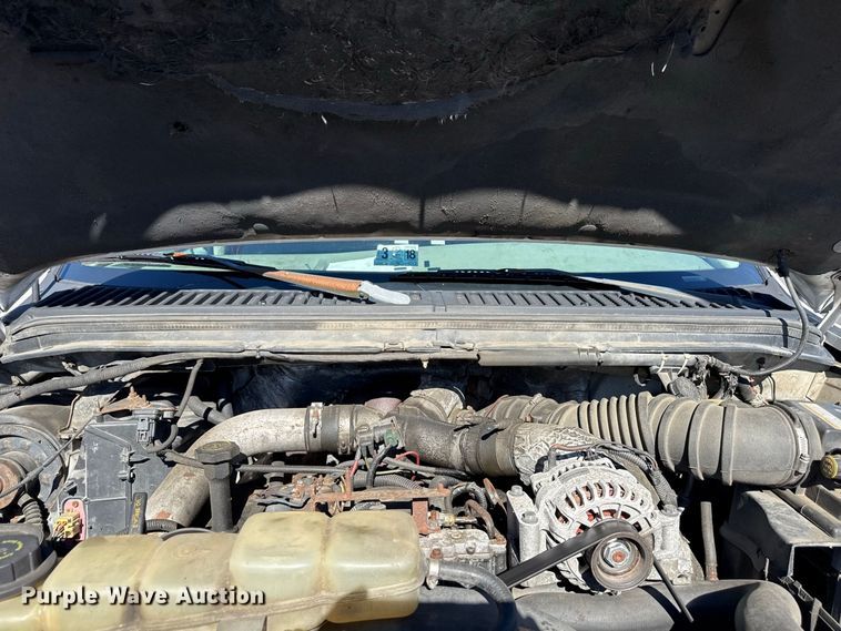 image for item EN3981 2001 Ford F550 Super Duty flatbed truck