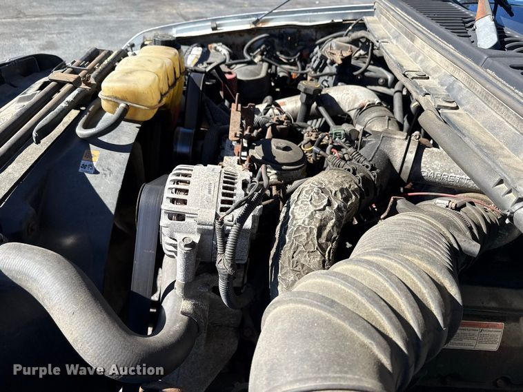 image for item EN3981 2001 Ford F550 Super Duty flatbed truck
