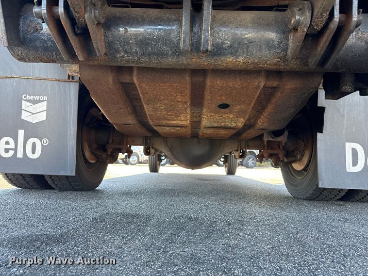 image for item EN3981 2001 Ford F550 Super Duty flatbed truck