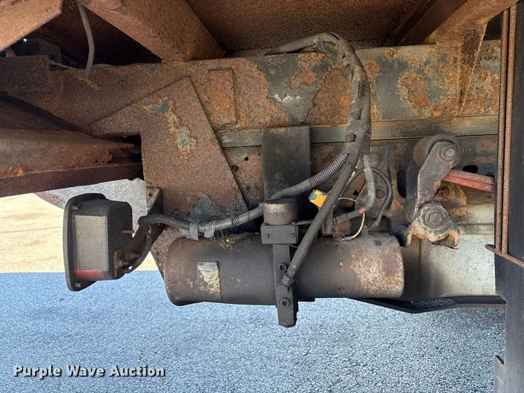 image for item EN3981 2001 Ford F550 Super Duty flatbed truck