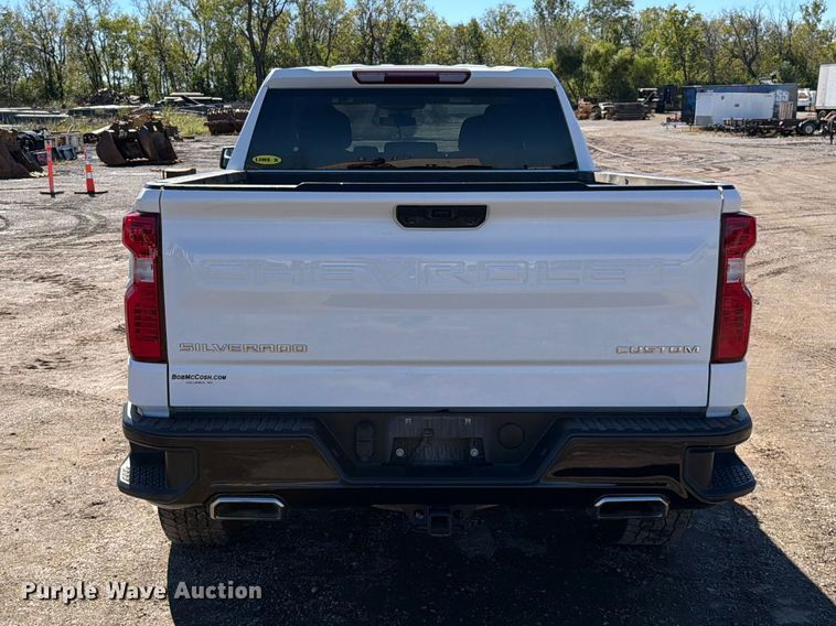 image for item EO8794 2023 Chevrolet Silverado 1500 Crew Cab pickup truck
