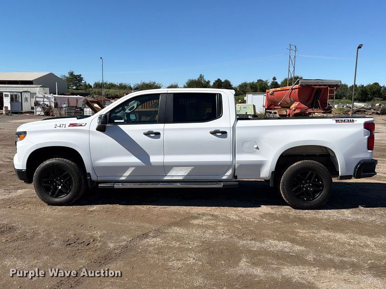 image for item EO8794 2023 Chevrolet Silverado 1500 Crew Cab pickup truck