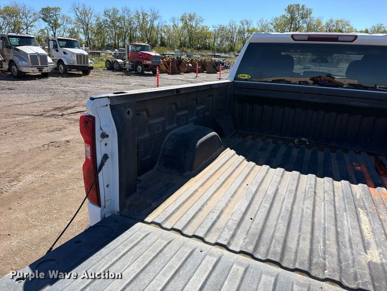 image for item EO8794 2023 Chevrolet Silverado 1500 Crew Cab pickup truck