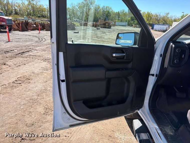 image for item EO8794 2023 Chevrolet Silverado 1500 Crew Cab pickup truck