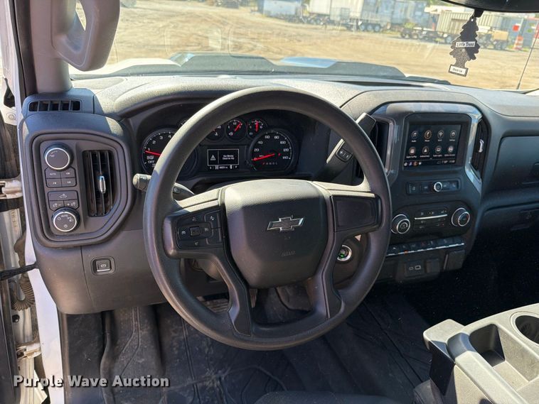image for item EO8794 2023 Chevrolet Silverado 1500 Crew Cab pickup truck
