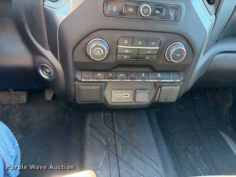 image for item EO8794 2023 Chevrolet Silverado 1500 Crew Cab pickup truck