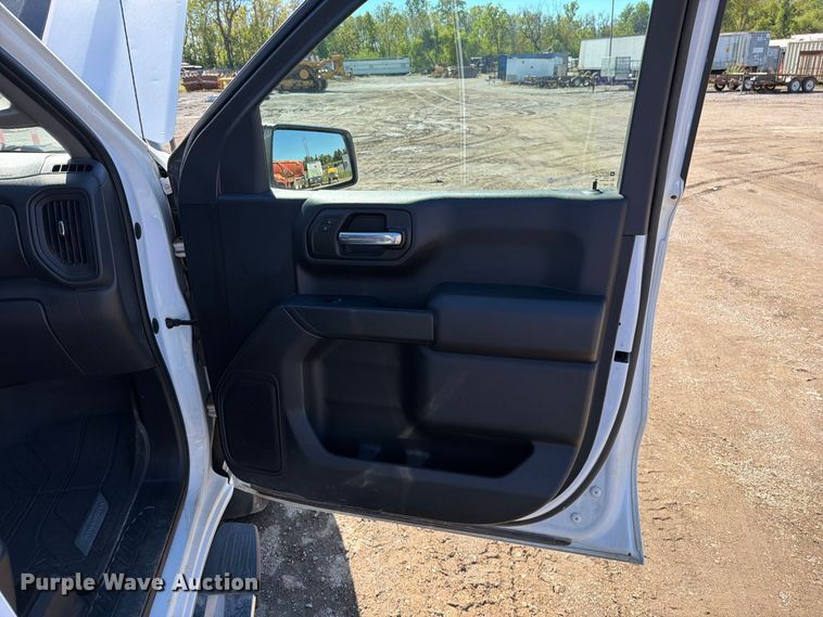 image for item EO8794 2023 Chevrolet Silverado 1500 Crew Cab pickup truck