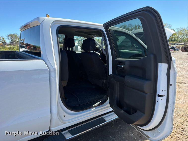 image for item EO8794 2023 Chevrolet Silverado 1500 Crew Cab pickup truck