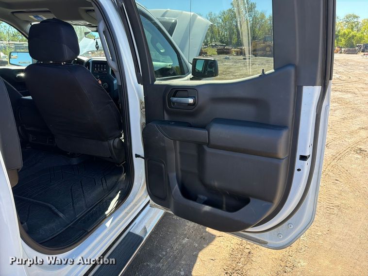 image for item EO8794 2023 Chevrolet Silverado 1500 Crew Cab pickup truck