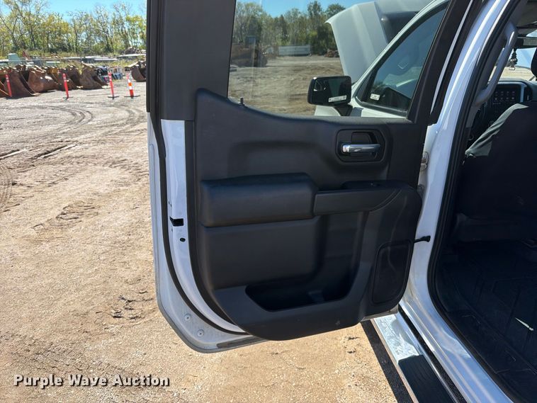 image for item EO8794 2023 Chevrolet Silverado 1500 Crew Cab pickup truck