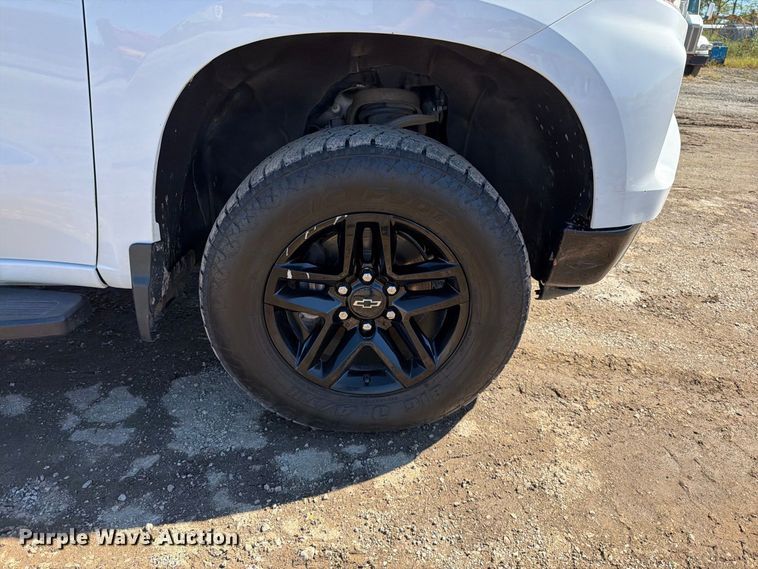 image for item EO8794 2023 Chevrolet Silverado 1500 Crew Cab pickup truck