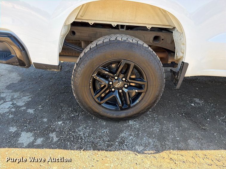 image for item EO8794 2023 Chevrolet Silverado 1500 Crew Cab pickup truck