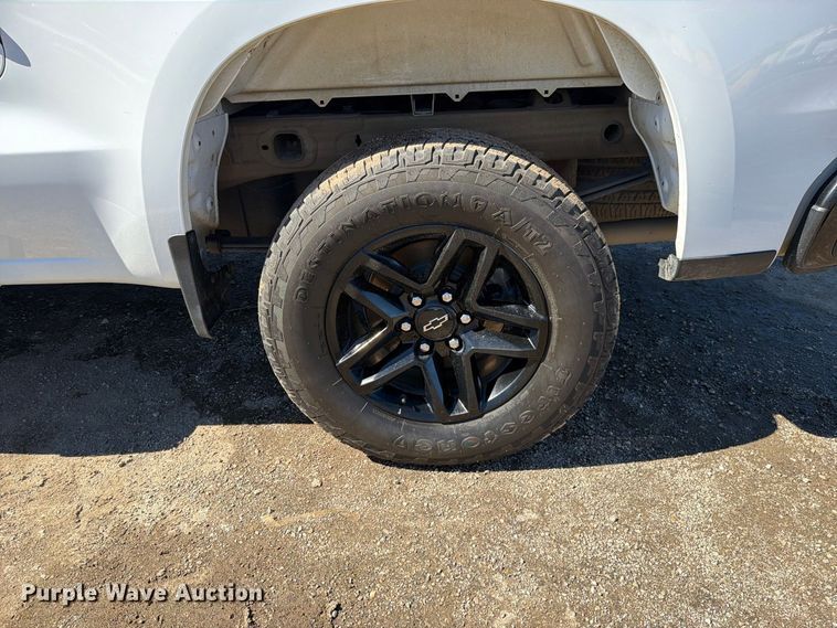 image for item EO8794 2023 Chevrolet Silverado 1500 Crew Cab pickup truck