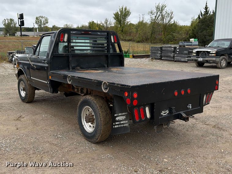 image for item EO8806 1995 Ford F250 XLT flatbed pickup truck
