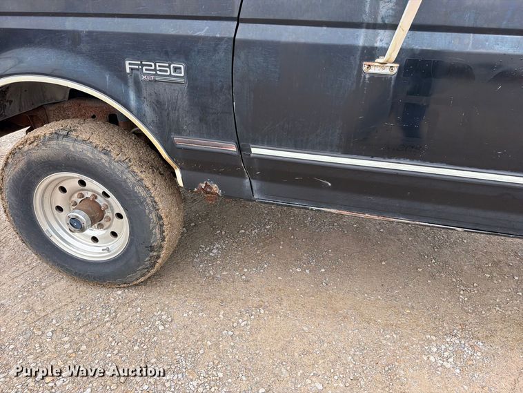 image for item EO8806 1995 Ford F250 XLT flatbed pickup truck