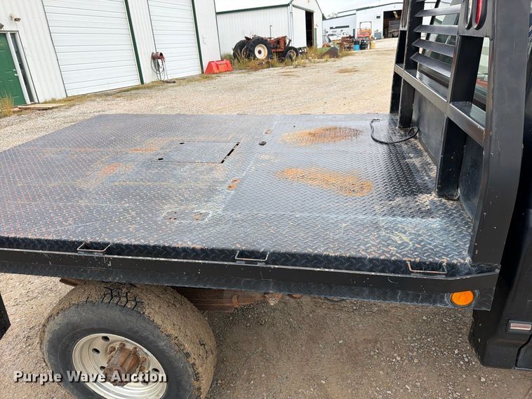 image for item EO8806 1995 Ford F250 XLT flatbed pickup truck
