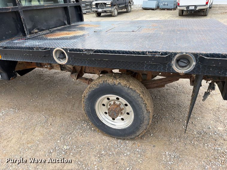 image for item EO8806 1995 Ford F250 XLT flatbed pickup truck