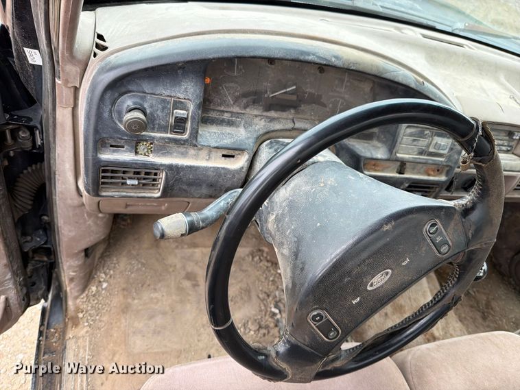 image for item EO8806 1995 Ford F250 XLT flatbed pickup truck