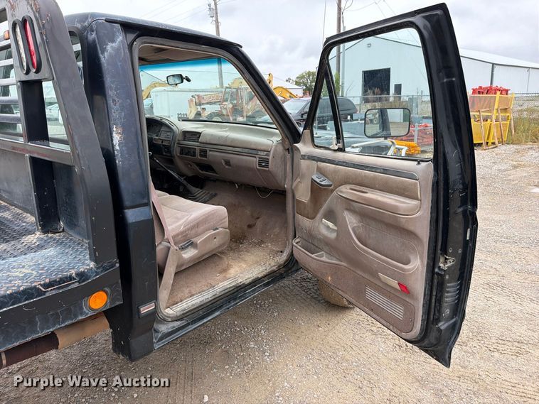 image for item EO8806 1995 Ford F250 XLT flatbed pickup truck
