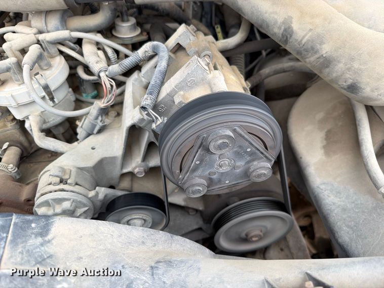 image for item EO8806 1995 Ford F250 XLT flatbed pickup truck