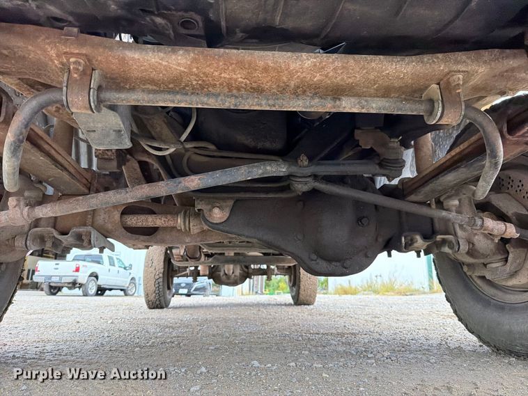 image for item EO8806 1995 Ford F250 XLT flatbed pickup truck