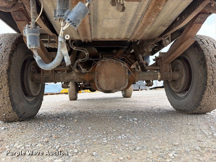image for item EO8806 1995 Ford F250 XLT flatbed pickup truck