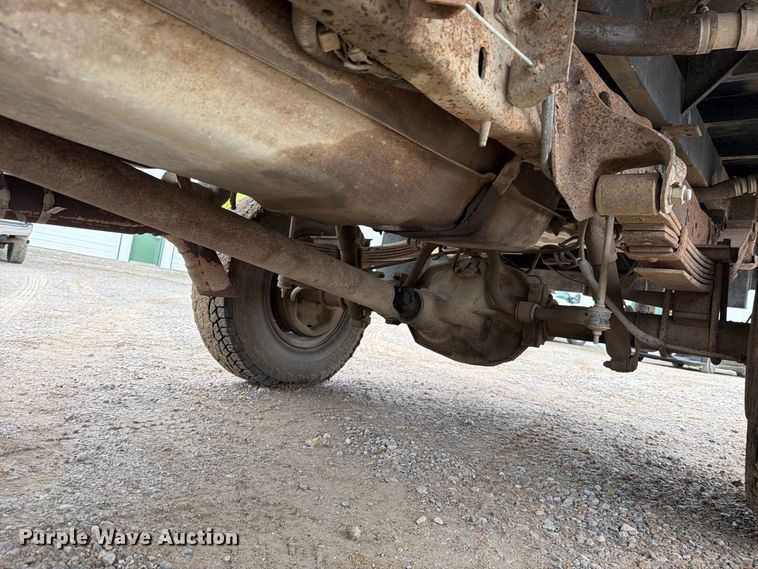 image for item EO8806 1995 Ford F250 XLT flatbed pickup truck