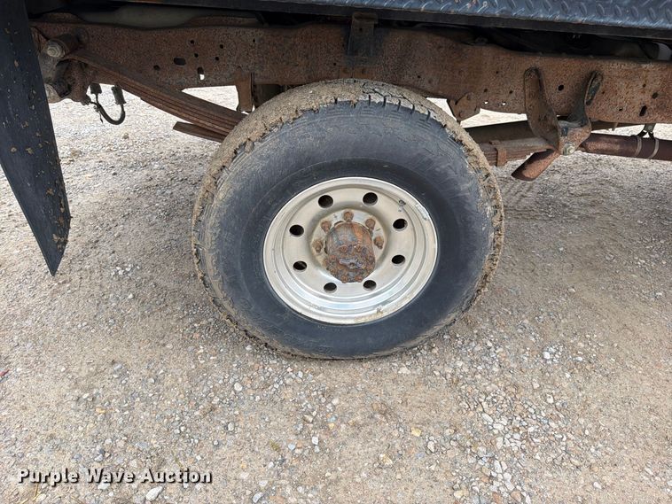 image for item EO8806 1995 Ford F250 XLT flatbed pickup truck