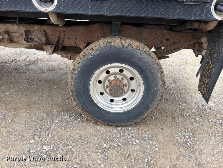 image for item EO8806 1995 Ford F250 XLT flatbed pickup truck