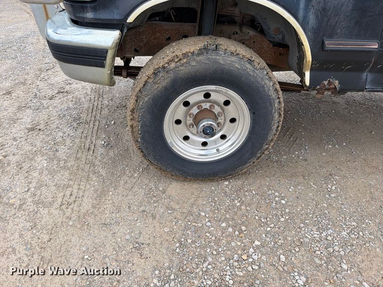 image for item EO8806 1995 Ford F250 XLT flatbed pickup truck