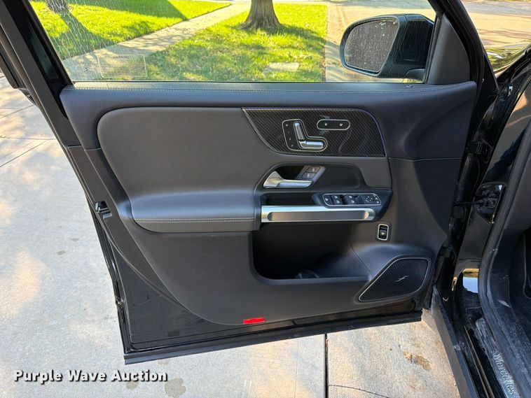 image for item EO8810 2020 Mercedes-Benz GLB 250-4M SUV