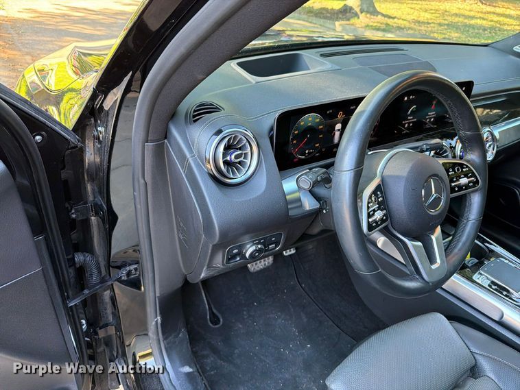 image for item EO8810 2020 Mercedes-Benz GLB 250-4M SUV