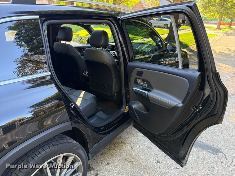 image for item EO8810 2020 Mercedes-Benz GLB 250-4M SUV