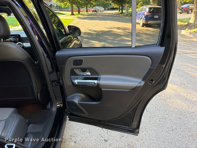 image for item EO8810 2020 Mercedes-Benz GLB 250-4M SUV