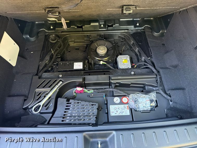 image for item EO8810 2020 Mercedes-Benz GLB 250-4M SUV