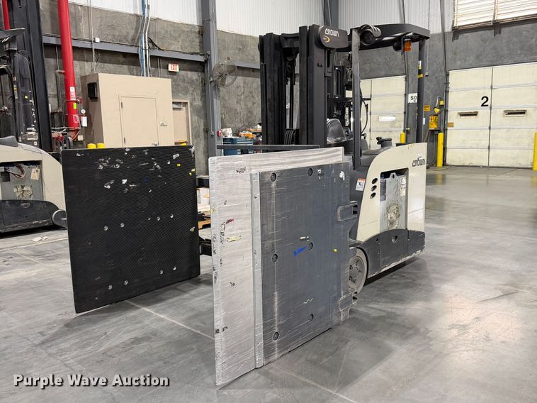 image for item EP3048 2018 Crown RC5545-40 forklift