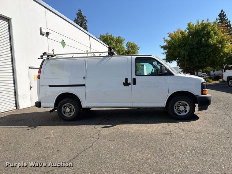 image for item EP3053 2017 Chevrolet Express 2500 van