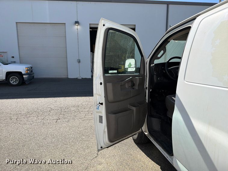 image for item EP3053 2017 Chevrolet Express 2500 van