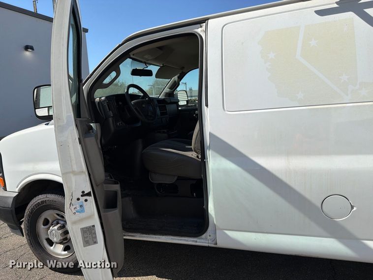 image for item EP3053 2017 Chevrolet Express 2500 van