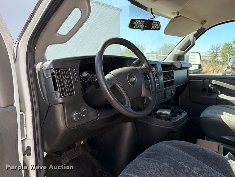 image for item EP3053 2017 Chevrolet Express 2500 van