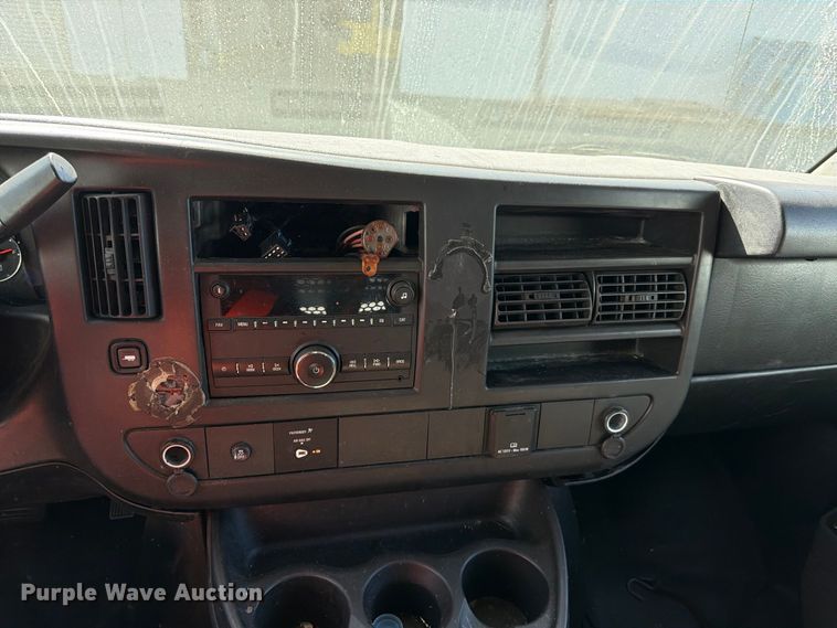 image for item EP3053 2017 Chevrolet Express 2500 van