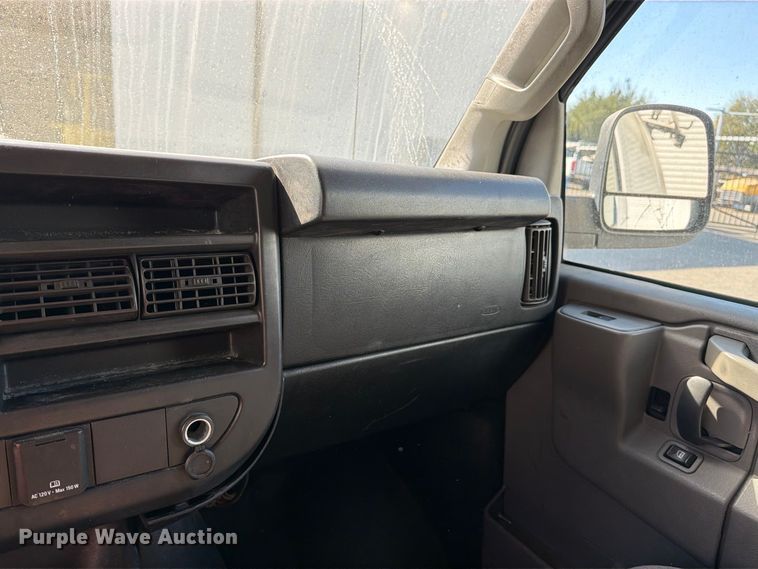 image for item EP3053 2017 Chevrolet Express 2500 van