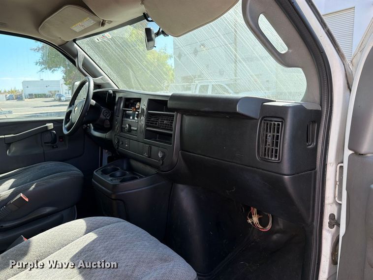 image for item EP3053 2017 Chevrolet Express 2500 van