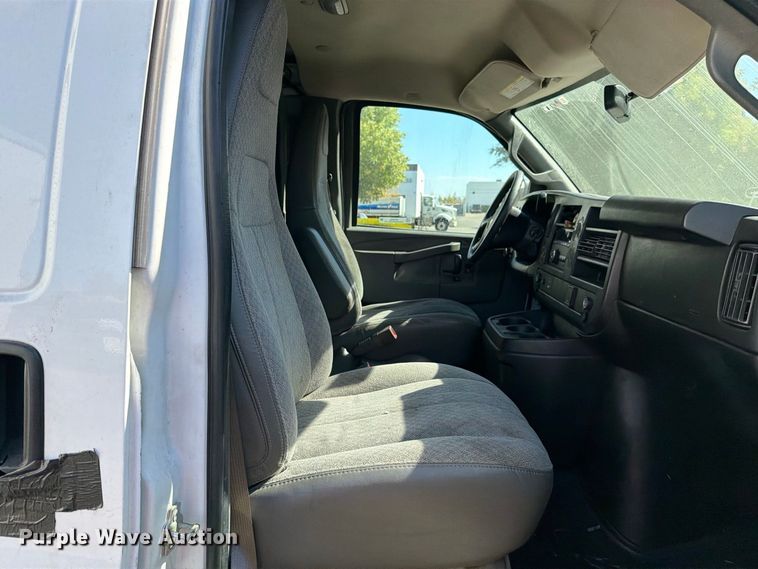 image for item EP3053 2017 Chevrolet Express 2500 van
