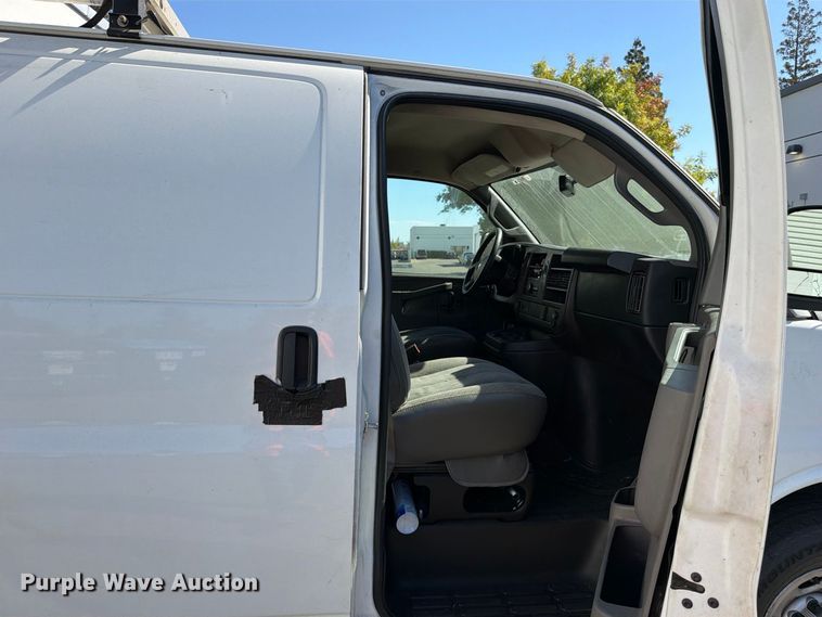 image for item EP3053 2017 Chevrolet Express 2500 van