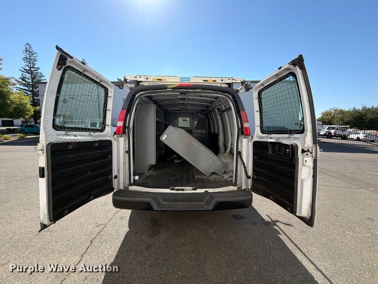 image for item EP3053 2017 Chevrolet Express 2500 van
