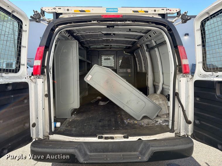 image for item EP3053 2017 Chevrolet Express 2500 van