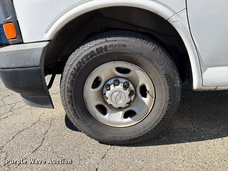 image for item EP3053 2017 Chevrolet Express 2500 van