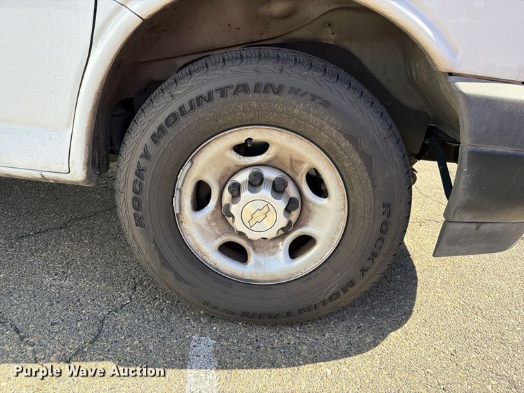 image for item EP3053 2017 Chevrolet Express 2500 van