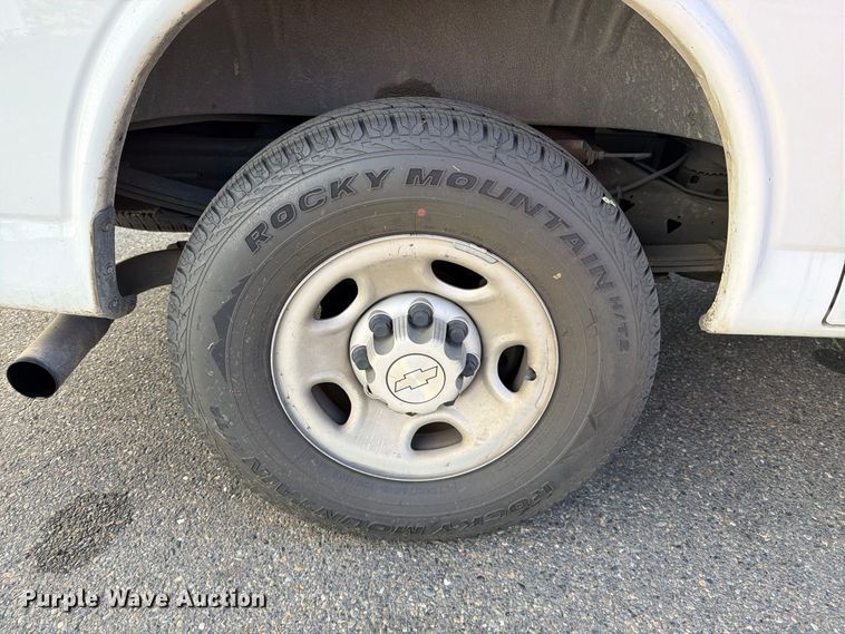 image for item EP3053 2017 Chevrolet Express 2500 van